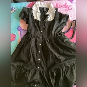 Brand: Hot Topic Size: M Color: Black and White